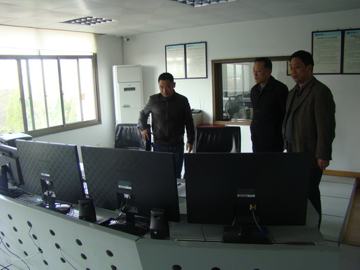 公司黨委書(shū)記、董事長(zhǎng)何族興到一線部門(mén)調(diào)研